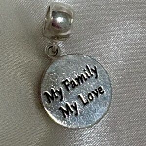 Sterlng Silver 925 'My Family My Love' Round Charm